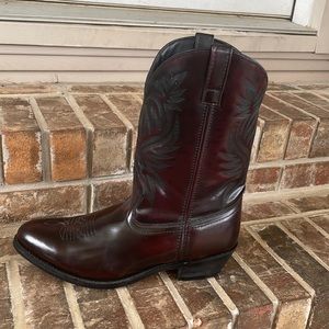 Dark cherry mens 13 extra wise Laredo cowboy boots